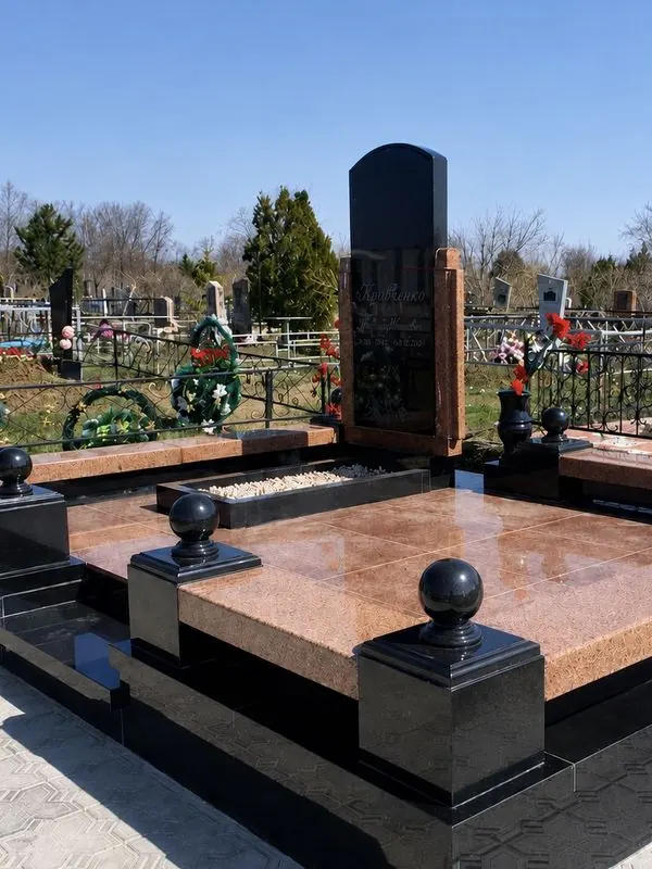 Авторский мемориальный комплекс из красного и чёрного гранита